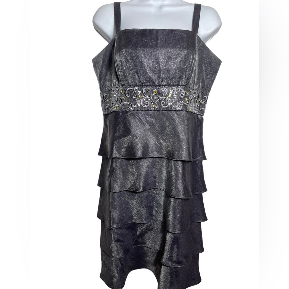 Dressbarn Dress Size‎ 10 petite pewter grey shimmery dress w/embellishments 🩶